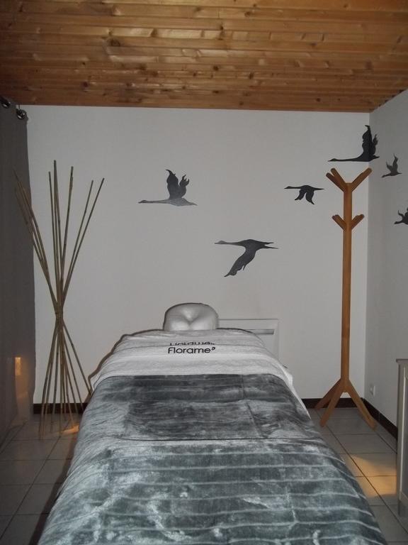 Logis Hotel Le France Villers-le-Lac Exteriör bild
