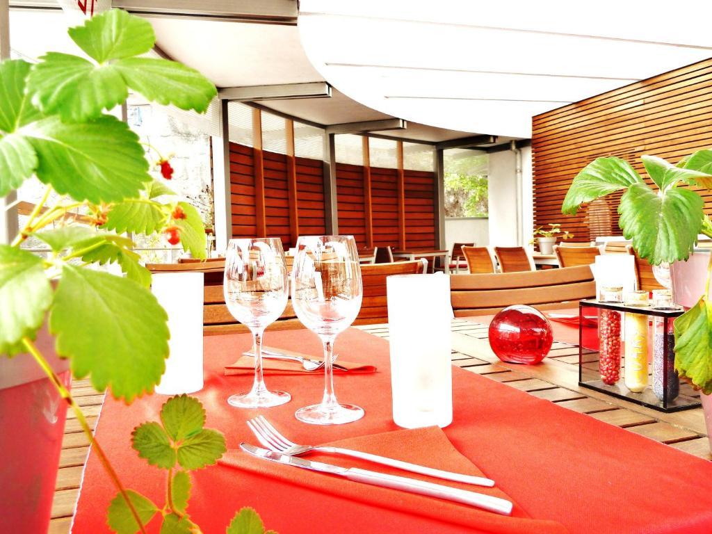 Logis Hotel Le France Villers-le-Lac Exteriör bild